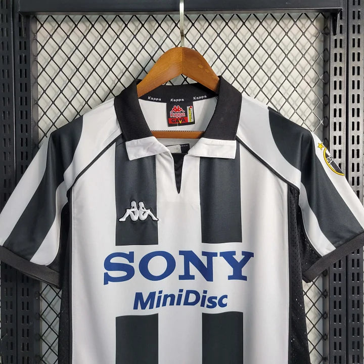 Juventus home 1997/98
