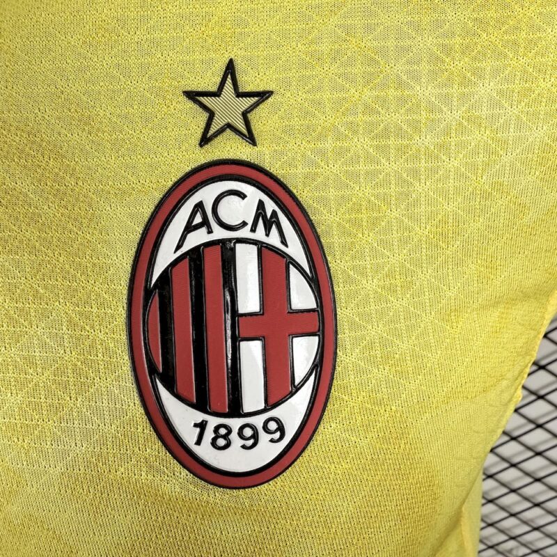 Versión del tercer jugador del Milan 2025/26
