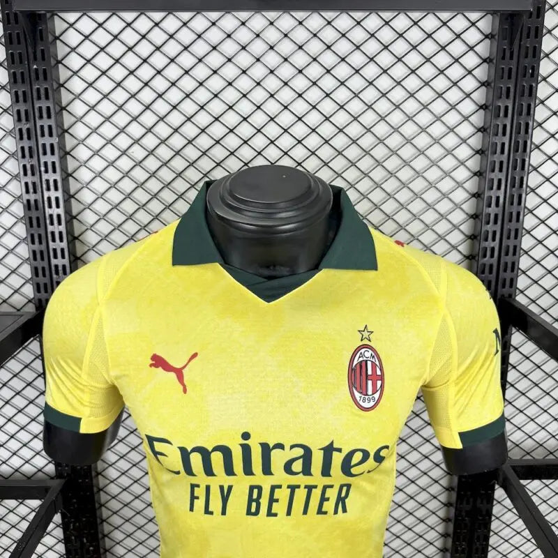 Versión del tercer jugador del Milan 2025/26