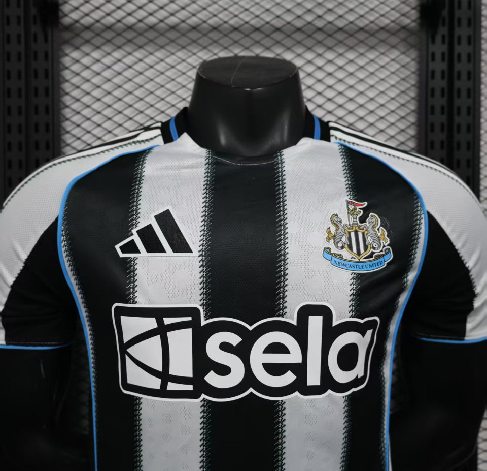Newcastle United home 2025/26 player version