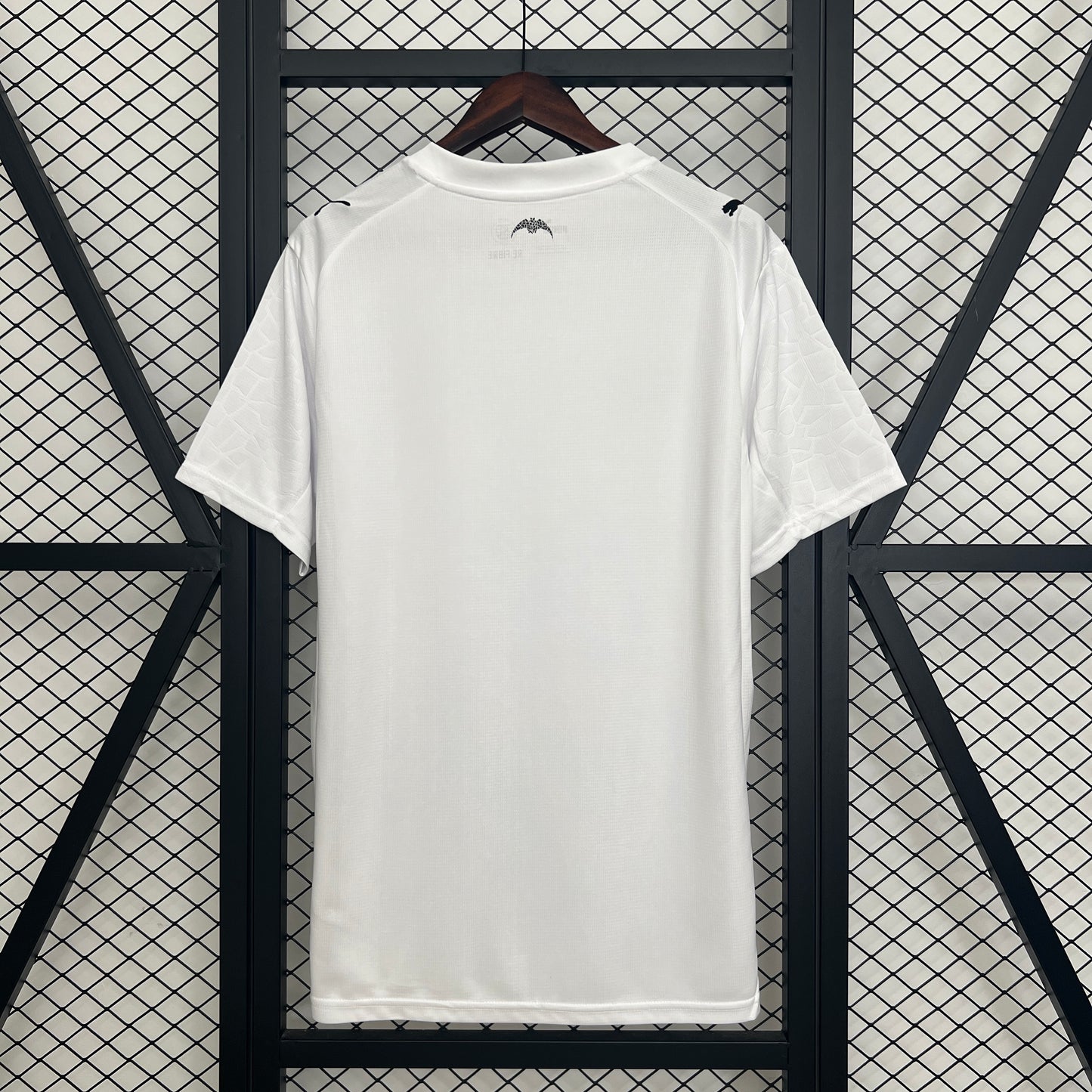 Valencia home 2025/26