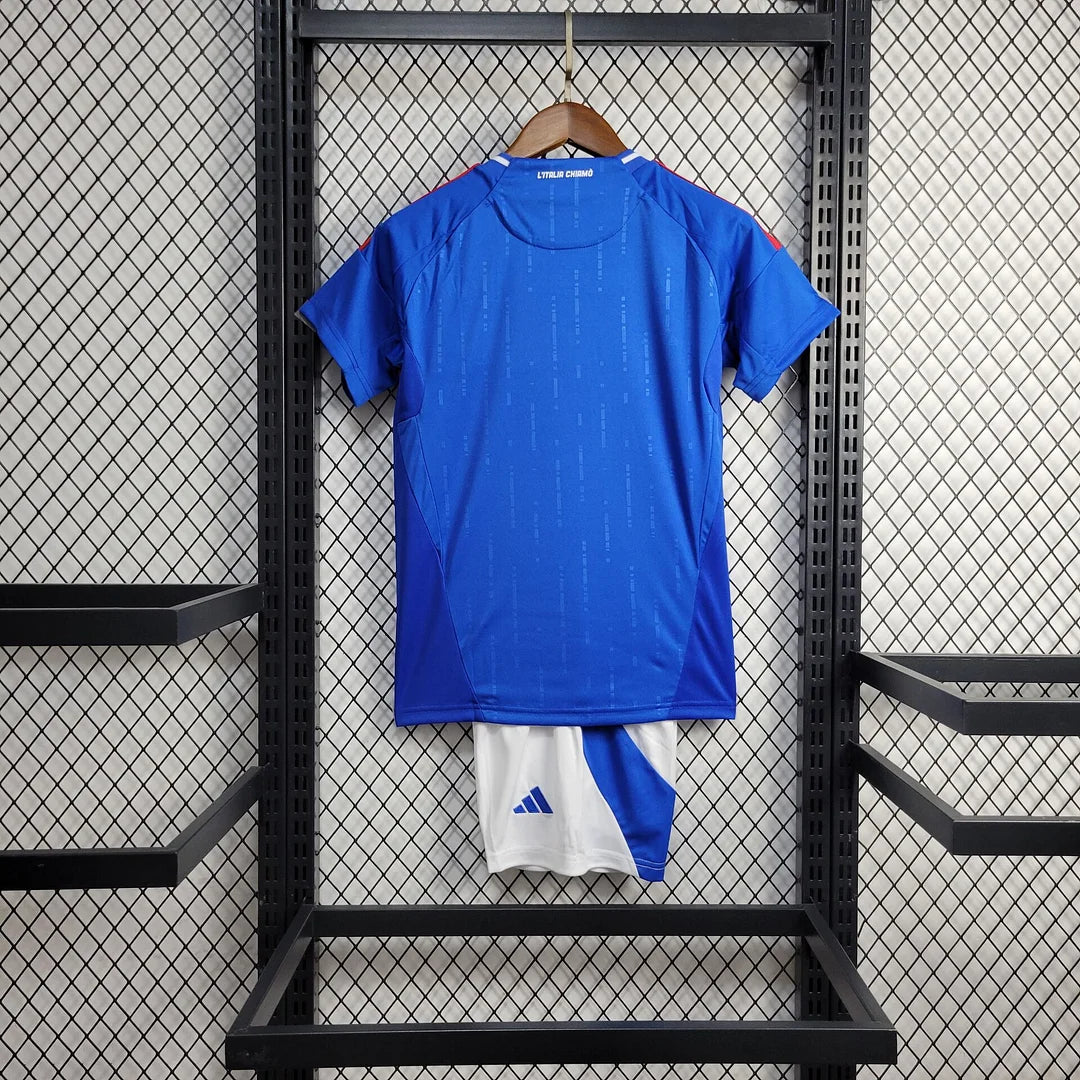 Trajes para niños en casa en Italia 2024
