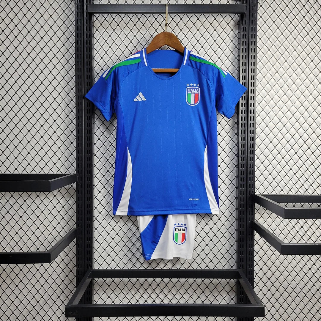 Trajes para niños en casa en Italia 2024