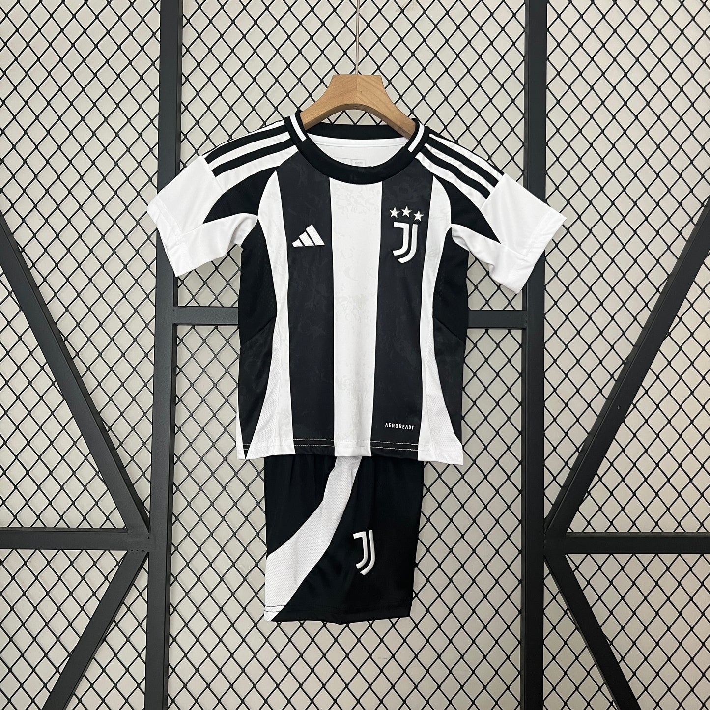 Conjuntos de la Juventus para niños (primera equipación 2024/25)