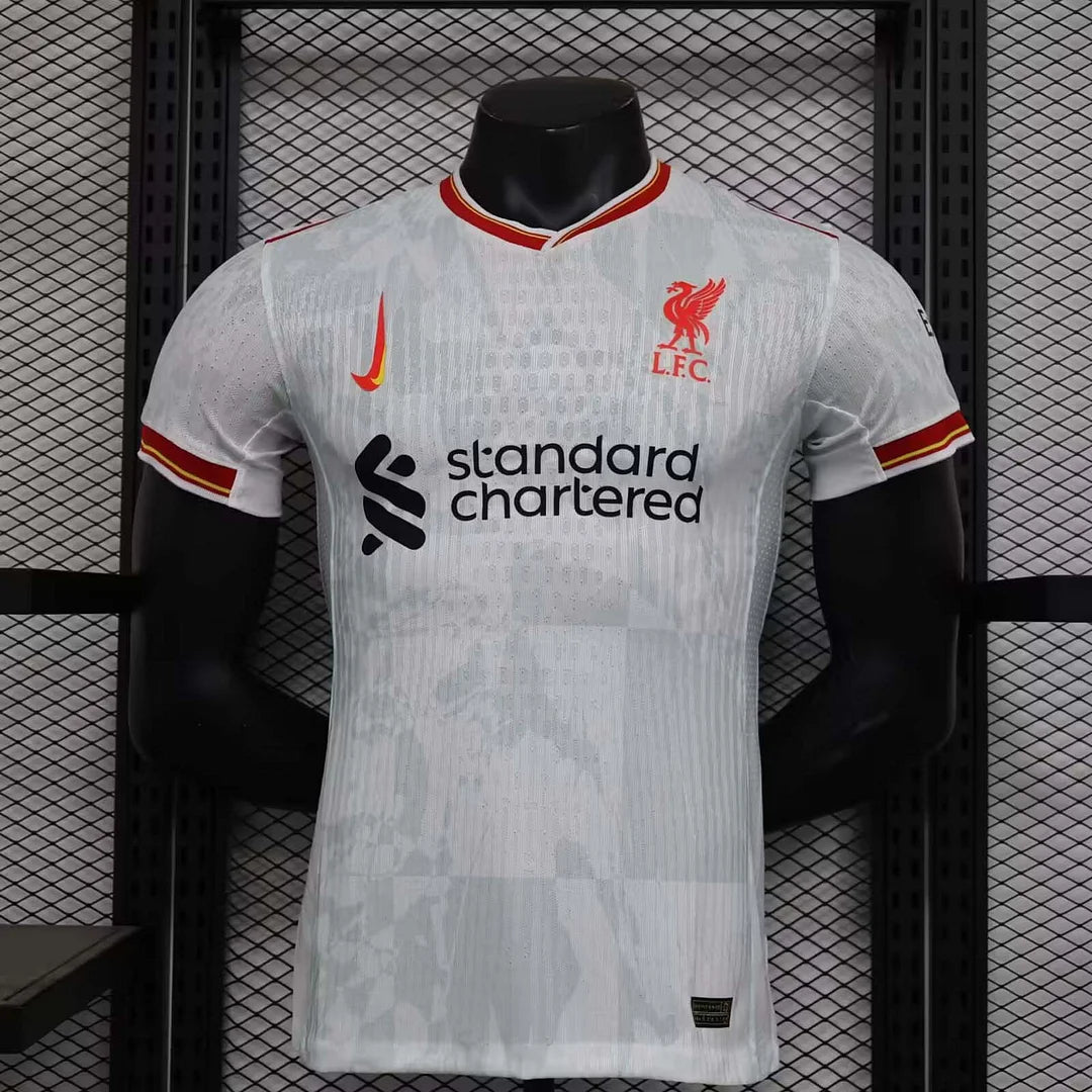 Versión del tercer jugador del Liverpool 2024/25