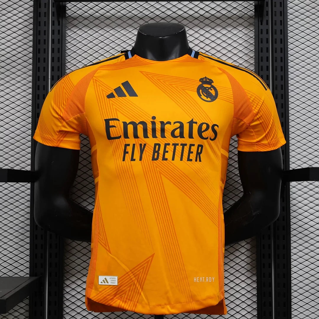Versión jugador visitante del Real Madrid 2024/25