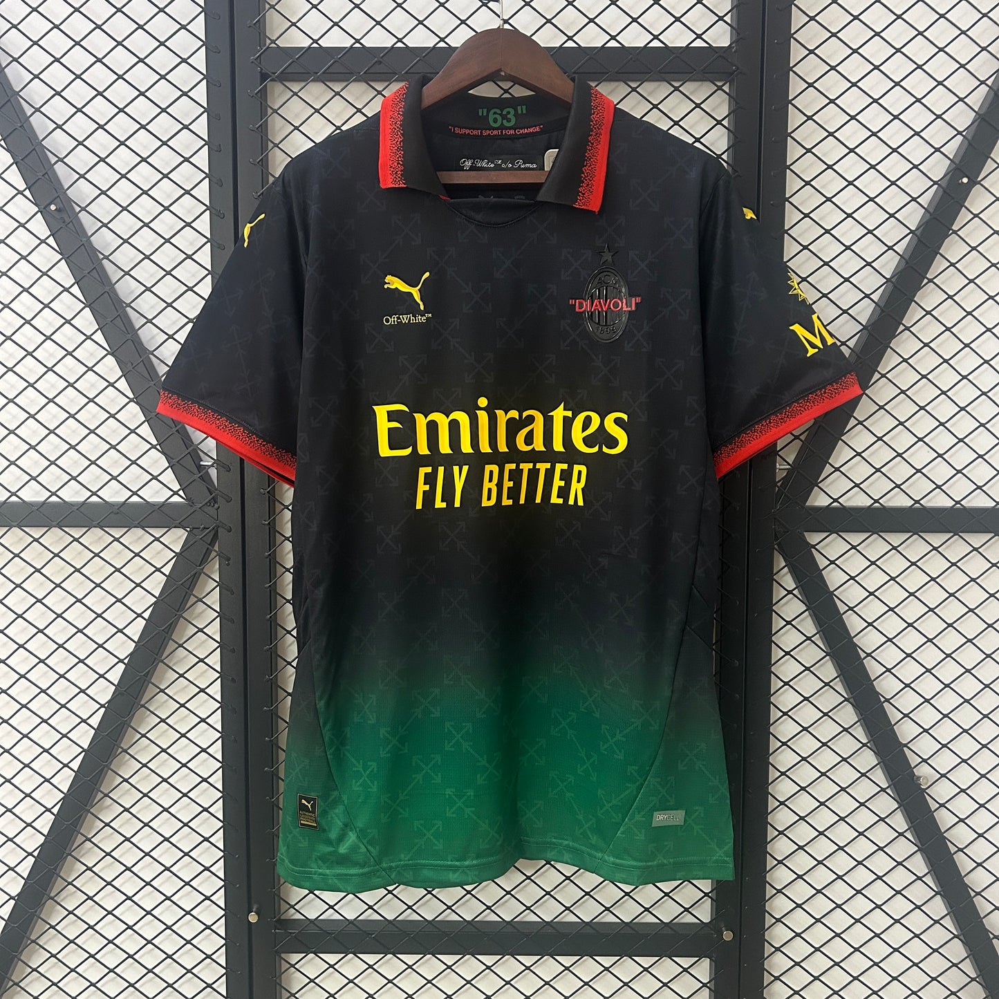 Milán Off White Black 2025