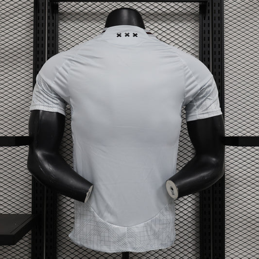 Versión del tercer jugador del Ajax 2024/25