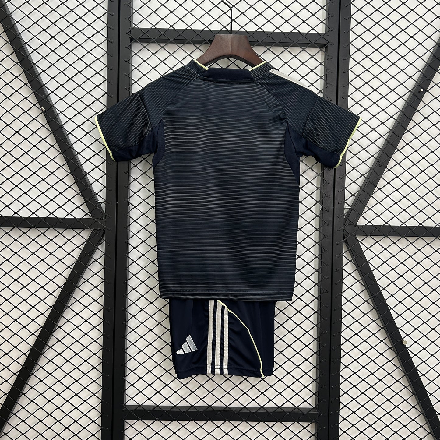 Real Madrid away 2025/26 children suits