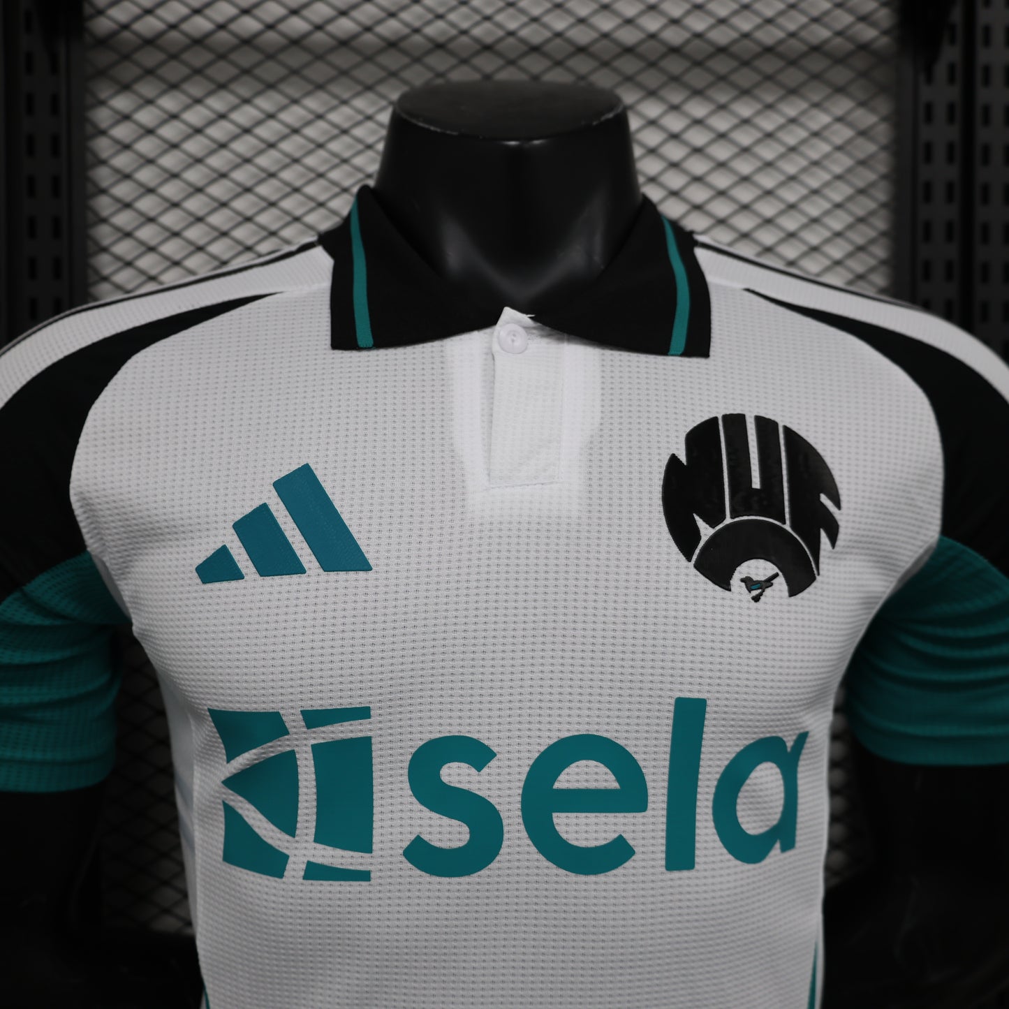 Versión del tercer jugador del Newcastle United 2024/25