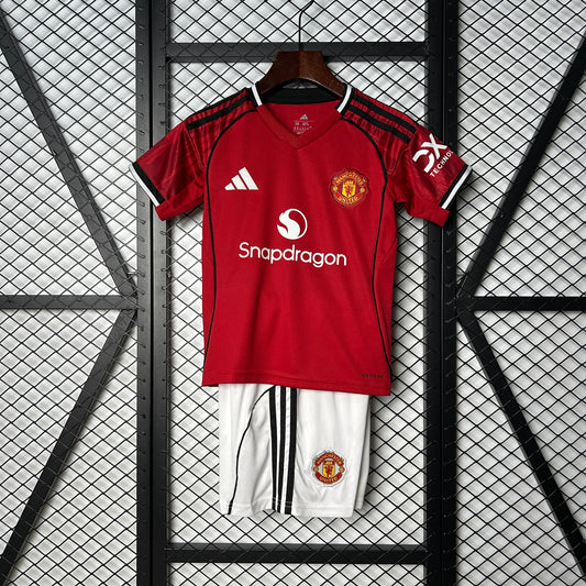 Manchester United home 2025/26 children suits