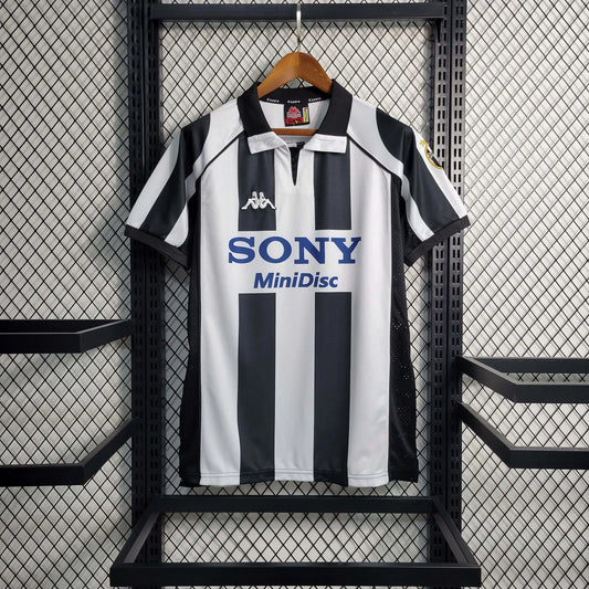 Juventus home 1997/98