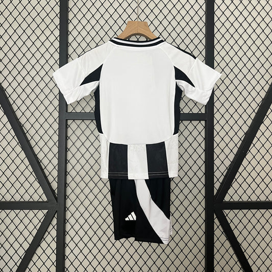 Conjuntos de la Juventus para niños (primera equipación 2024/25)