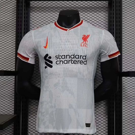 Versión del tercer jugador del Liverpool 2024/25