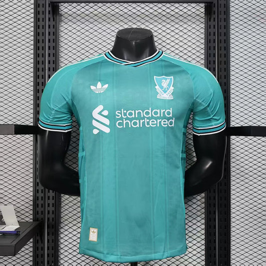 Versión del tercer jugador del Liverpool 2025/26