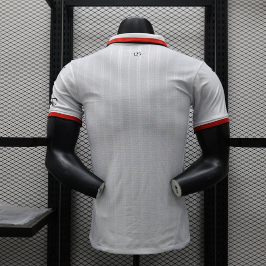Versión del jugador del Milan visitante 2024/25