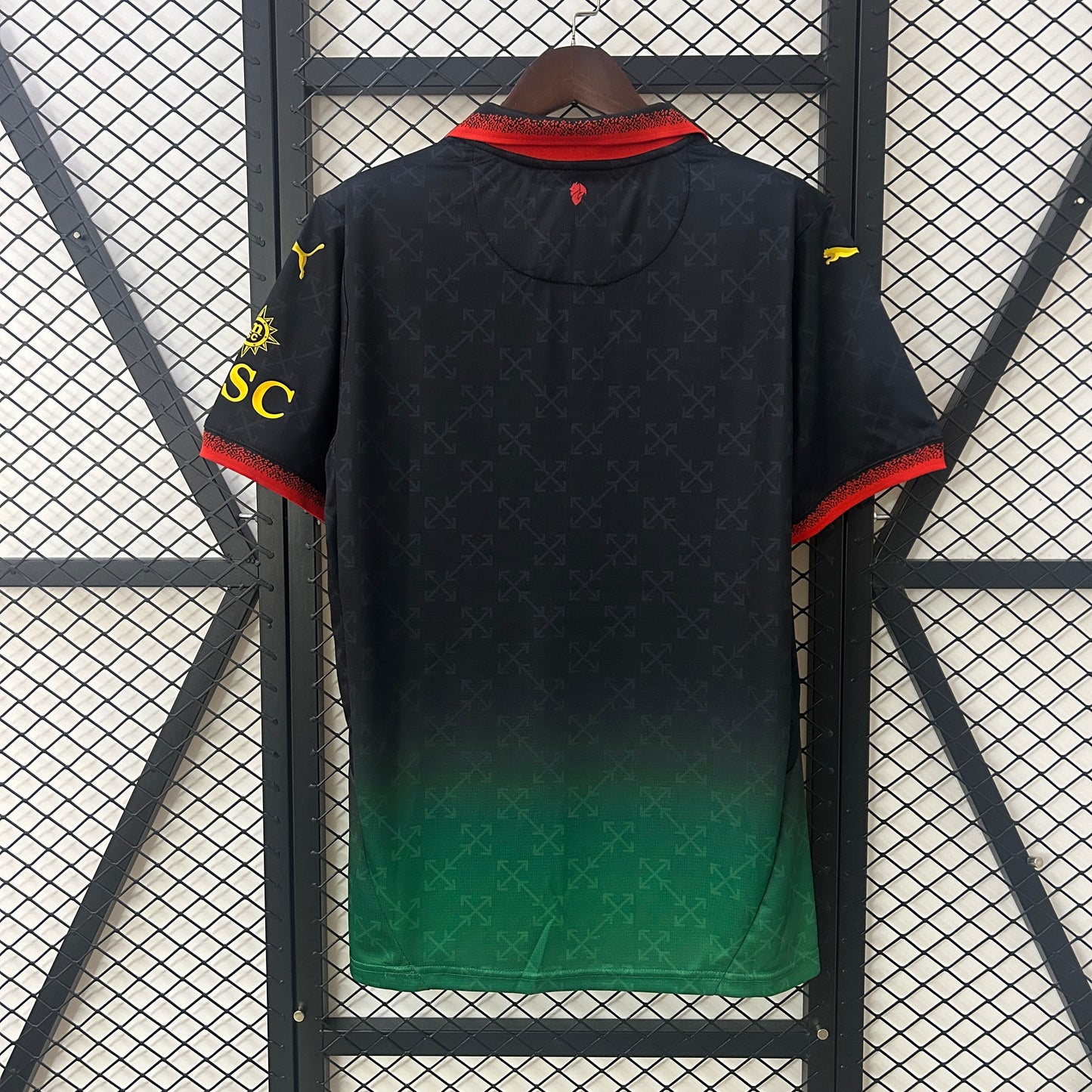 Milán Off White Black 2025