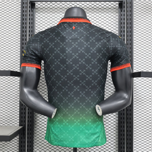 Versión para jugador del Milan 2025 en blanco roto y negro