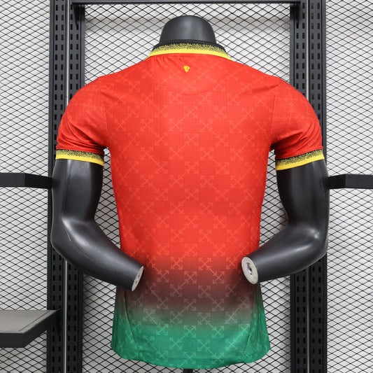 Versión jugadora del Milan blanquecino rojo 2025