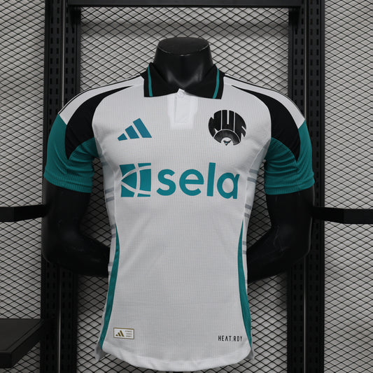Versión del tercer jugador del Newcastle United 2024/25