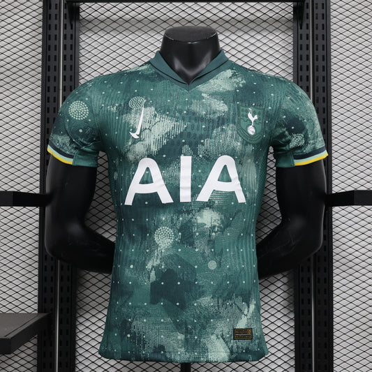 Versión del tercer jugador del Tottenham Hotspur 2024/25